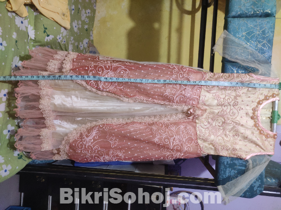 মেয়েদের গাউন